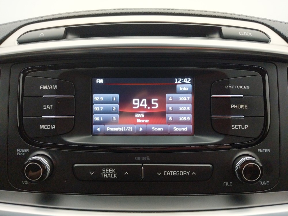 2016 Kia Sorento - Stereo Package