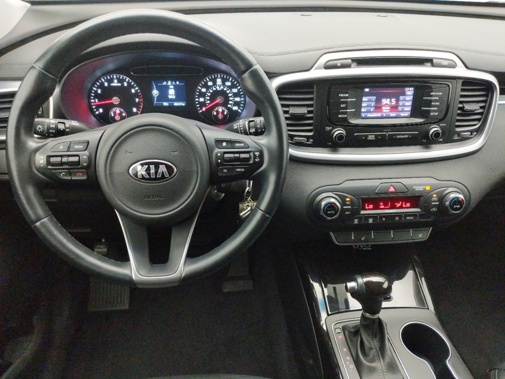2016 Kia Sorento - Driver Dash