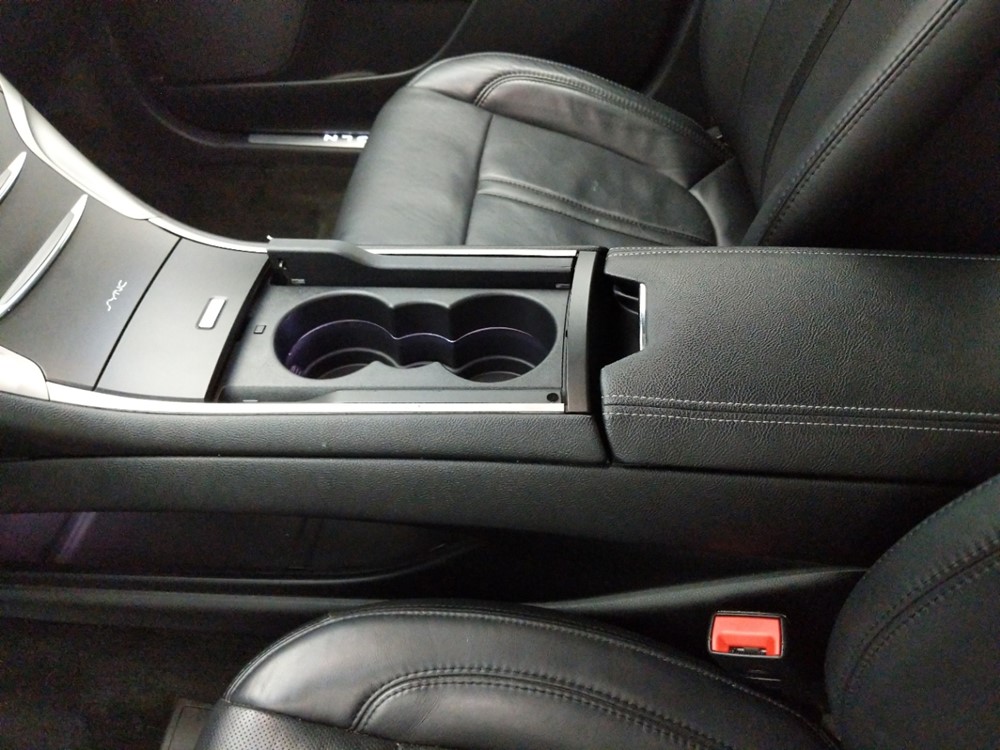 2016 Lincoln MKZ - Center Console/Cup Holders