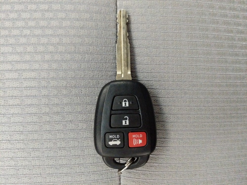 2016 Toyota Camry - Keys