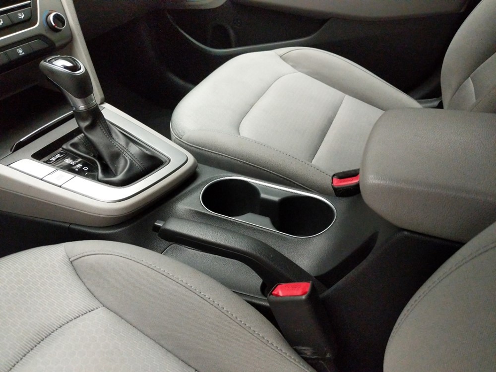 2017 Hyundai Elantra - Center Console/Cup Holders