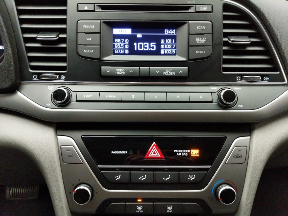 2017 Hyundai Elantra - Stereo Package