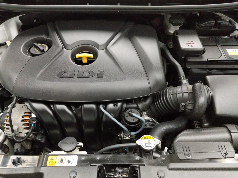2017 Hyundai Elantra - Engine