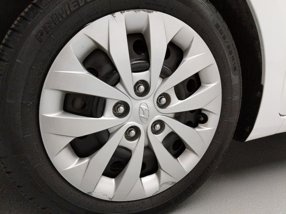 2017 Hyundai Elantra - Wheel