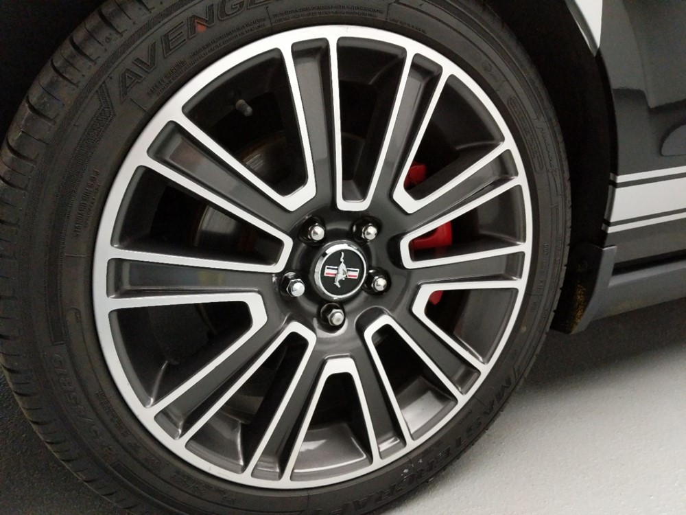 2010 Ford Mustang - Wheel