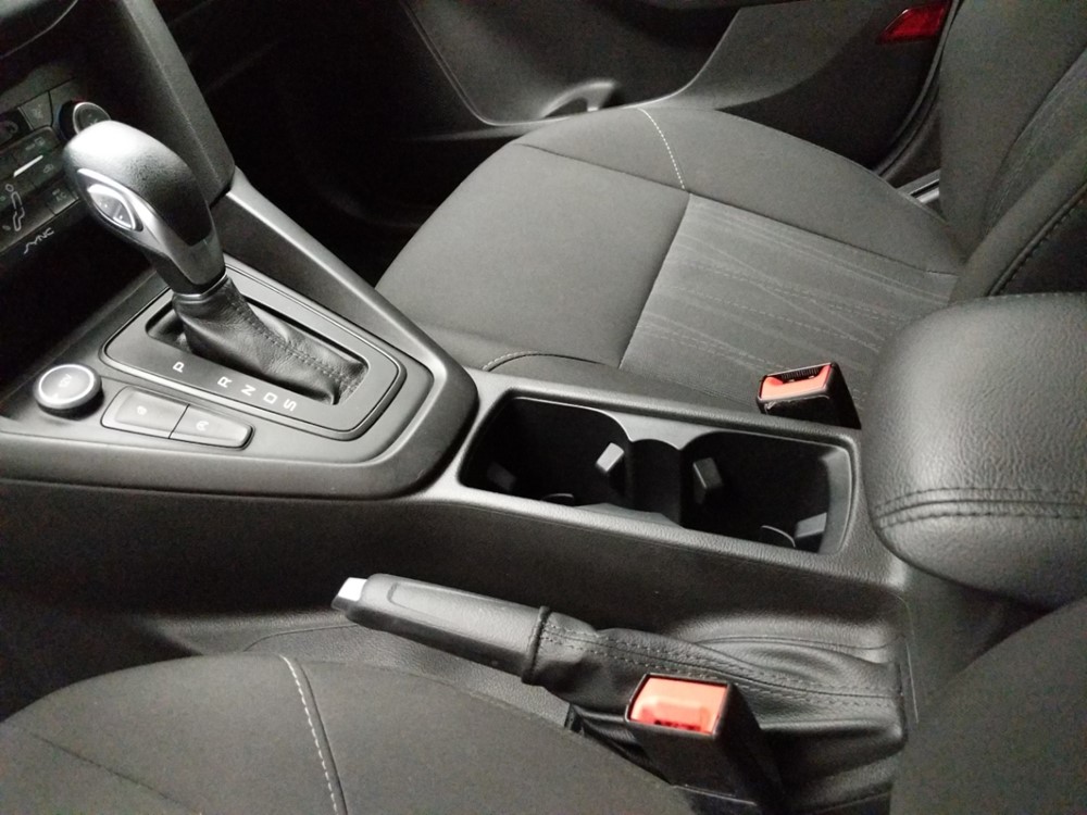 2017 Ford Focus - Center Console/Cup Holders
