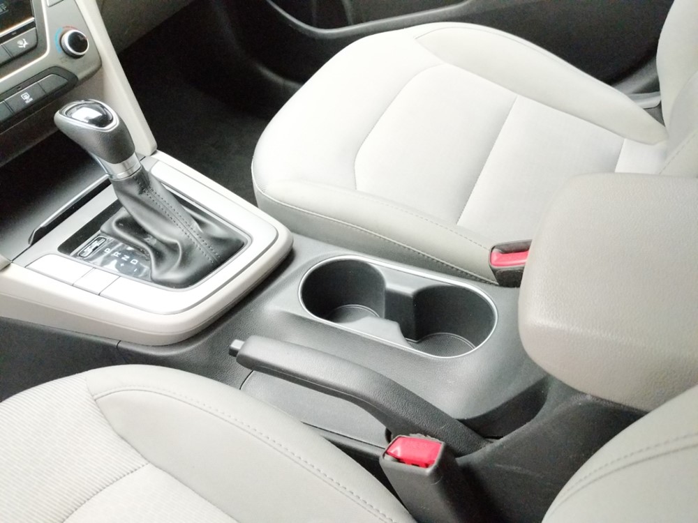 2017 Hyundai Elantra - Center Console/Cup Holders