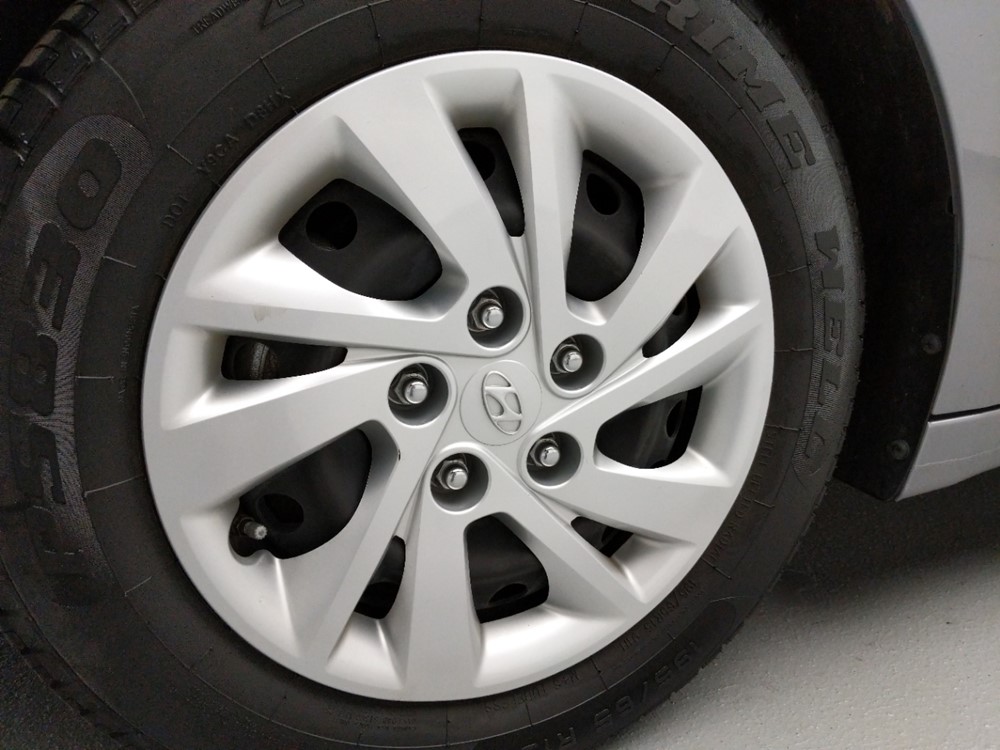 2017 Hyundai Elantra - Wheel