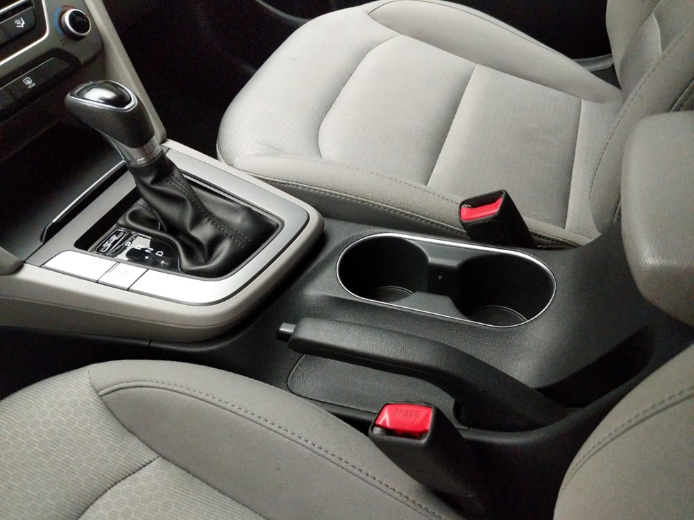 2017 Hyundai Elantra - Center Console/Cup Holders