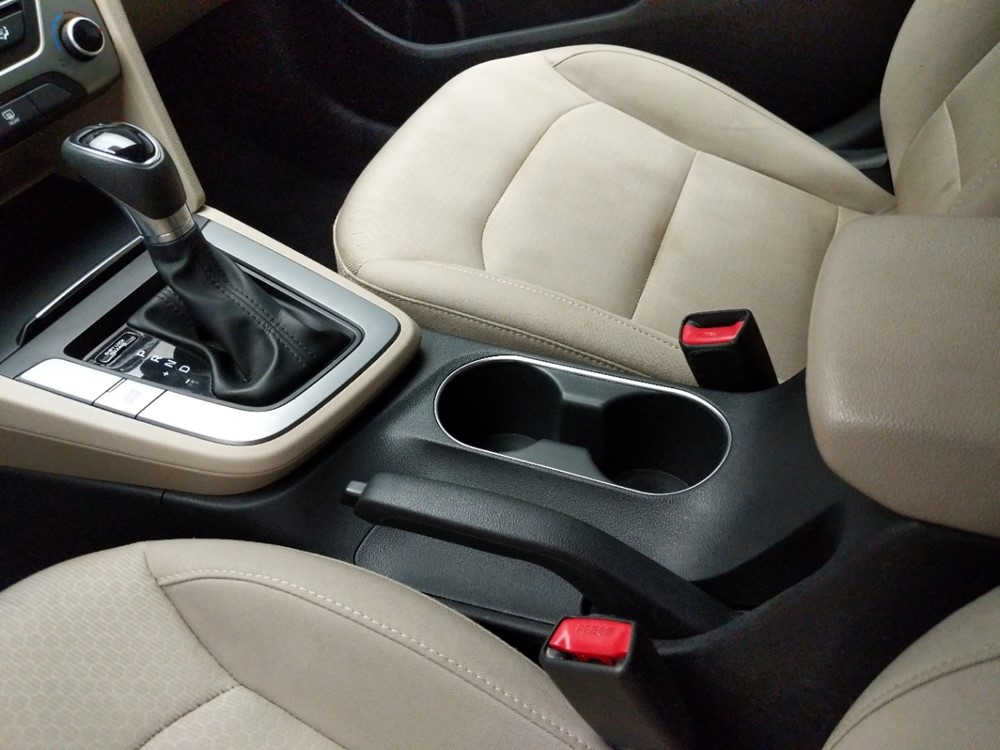 2017 Hyundai Elantra - Center Console/Cup Holders