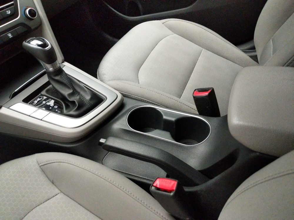 2017 Hyundai Elantra - Center Console/Cup Holders
