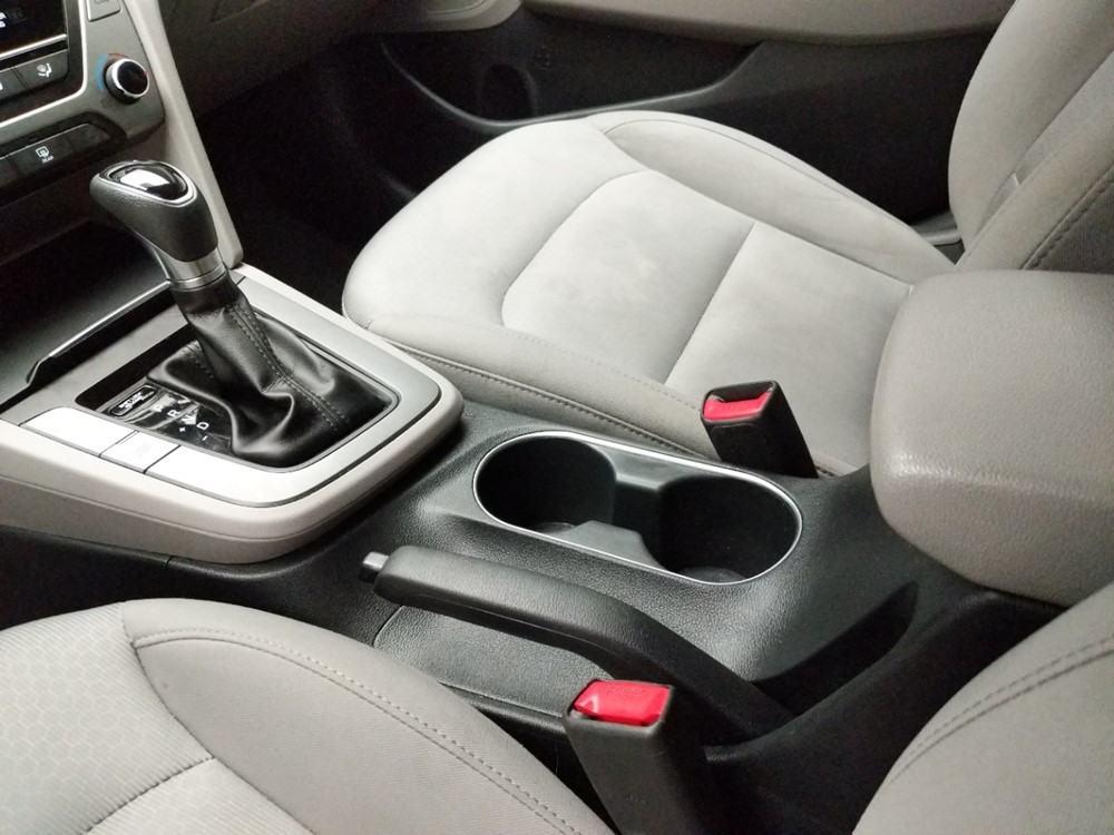 2017 Hyundai Elantra - Center Console/Cup Holders