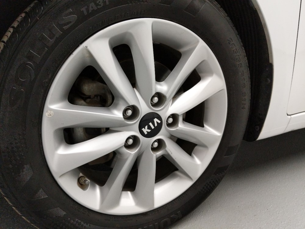 2017 Kia Forte - Wheel
