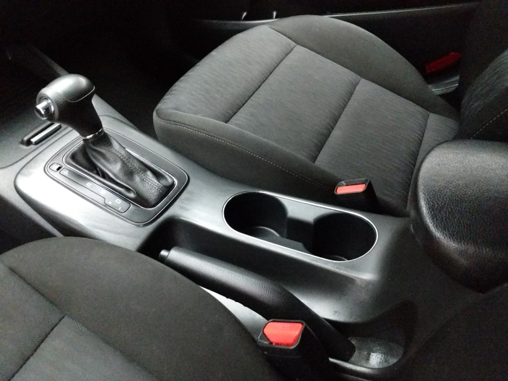 2016 Kia Forte - Center Console/Cup Holders