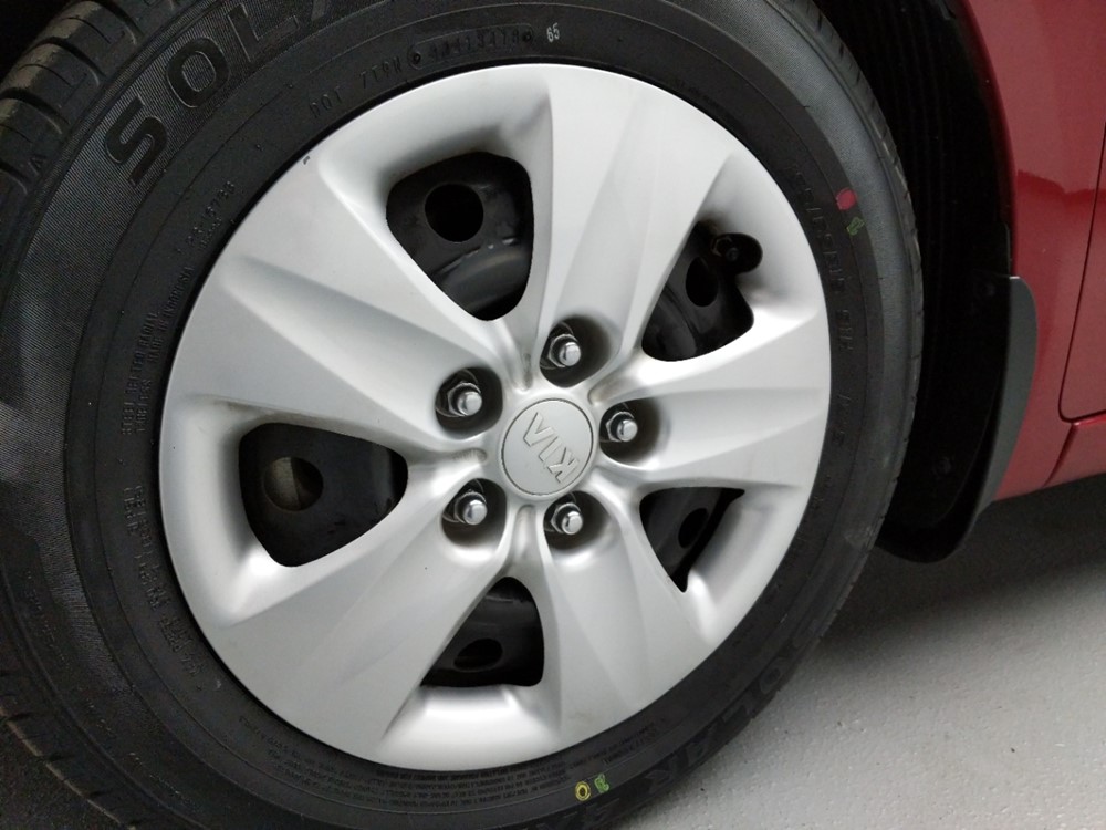 2016 Kia Forte - Wheel