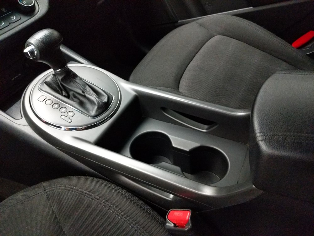 2012 Kia Sportage - Center Console/Cup Holders