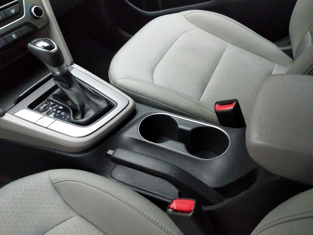 2017 Hyundai Elantra - Center Console/Cup Holders