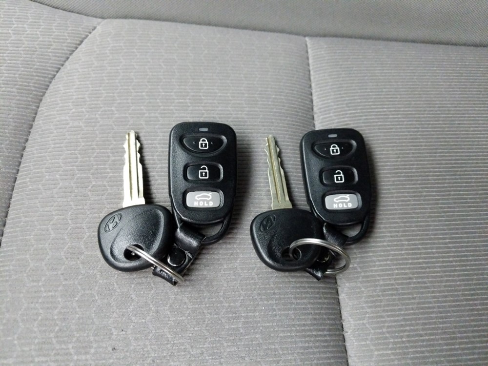 2017 Hyundai Elantra - Keys
