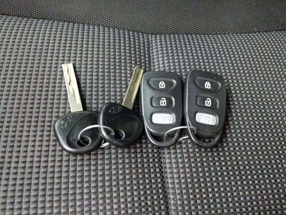 2017 Hyundai Elantra - Keys