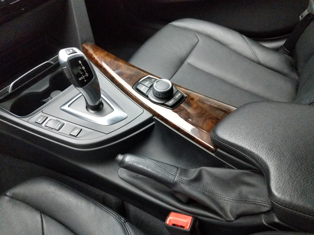 2016 BMW 320i - Center Console/Cup Holders