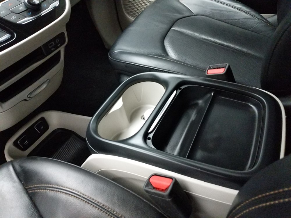 2018 Chrysler Pacifica - Center Console/Cup Holders