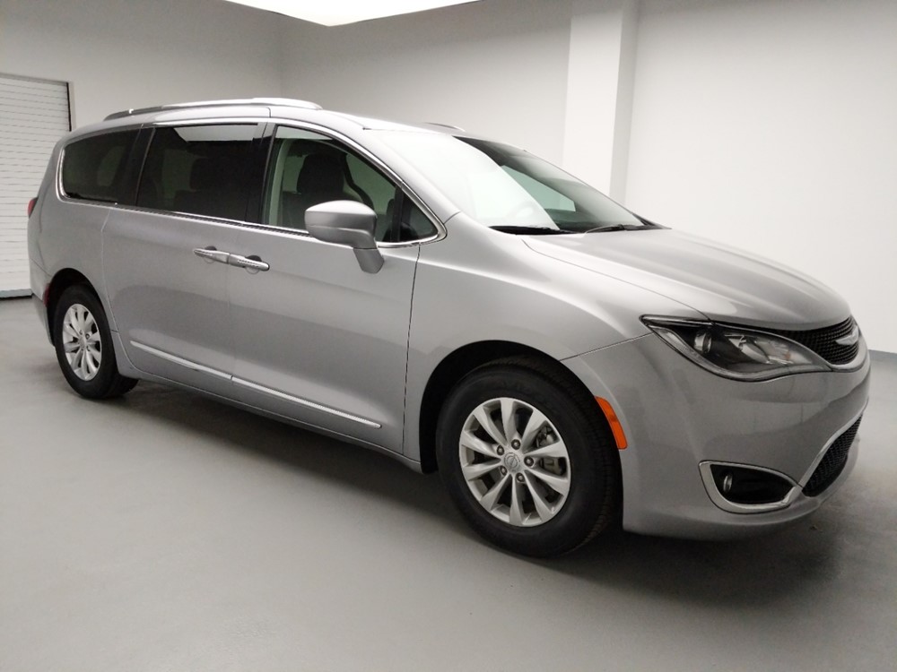 2018 Chrysler Pacifica - Passenger Front Side