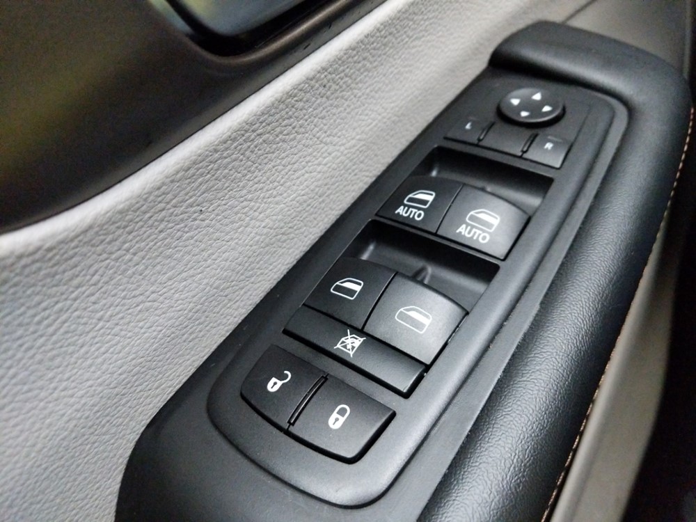 2018 Chrysler Pacifica - Driver Power Windows/Lock Control