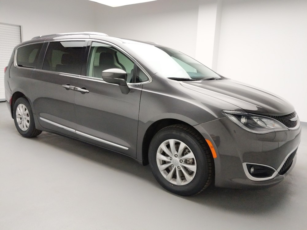 2018 Chrysler Pacifica - Passenger Front Side