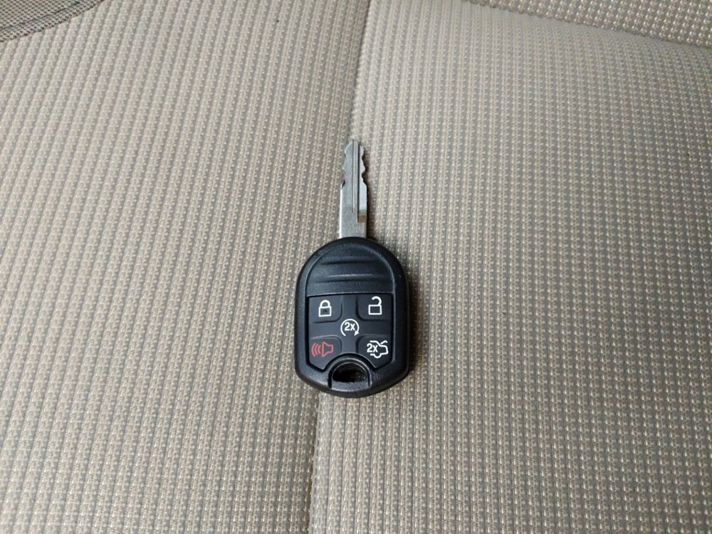 2015 Ford Taurus - Keys