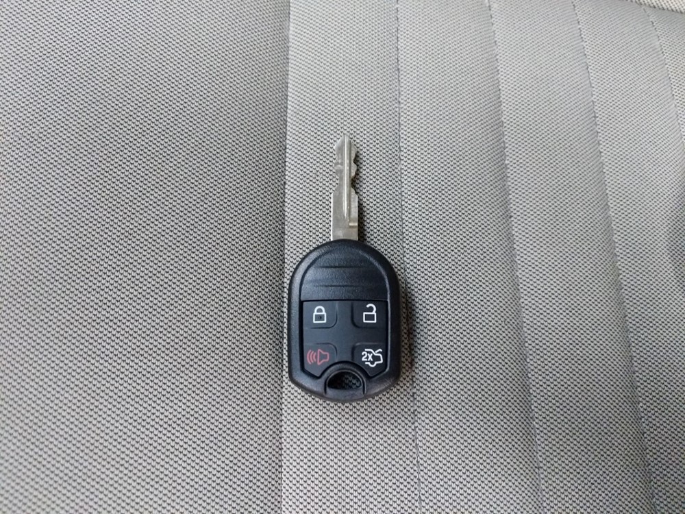 2013 Ford Taurus - Keys