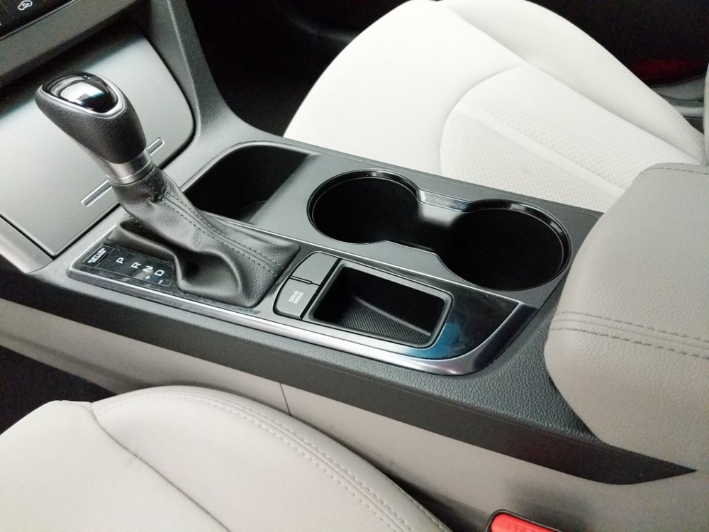 2017 Hyundai Sonata - Center Console/Cup Holders