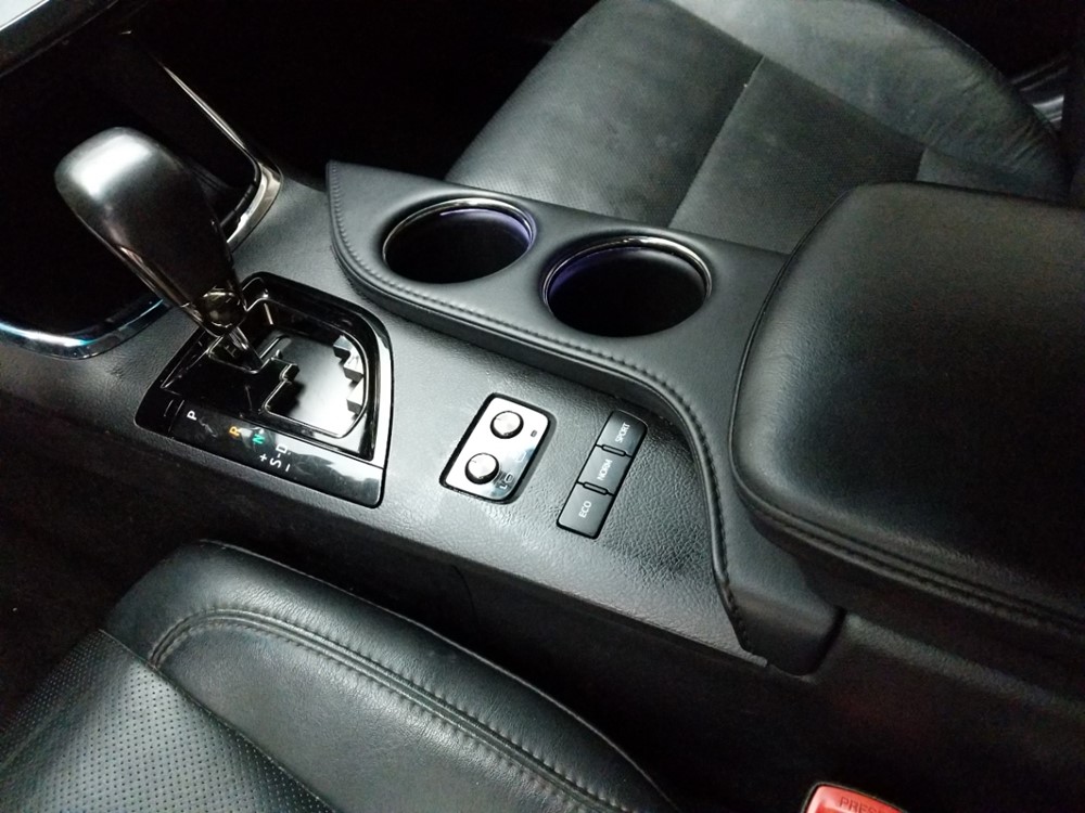 2014 Toyota Avalon - Center Console/Cup Holders