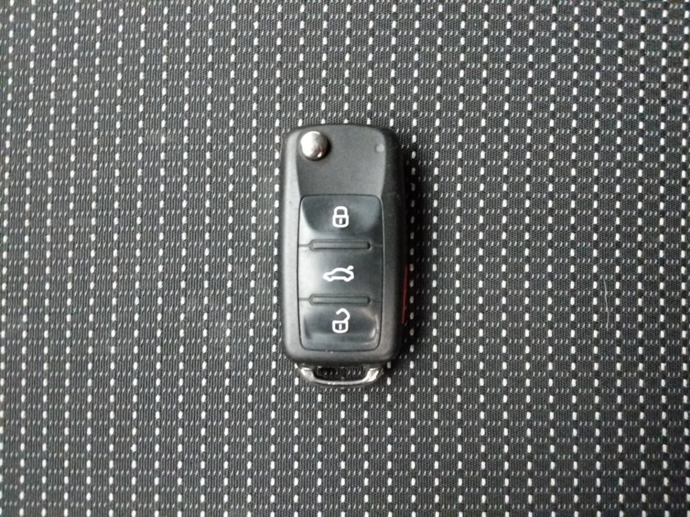 2016 Volkswagen Passat - Keys