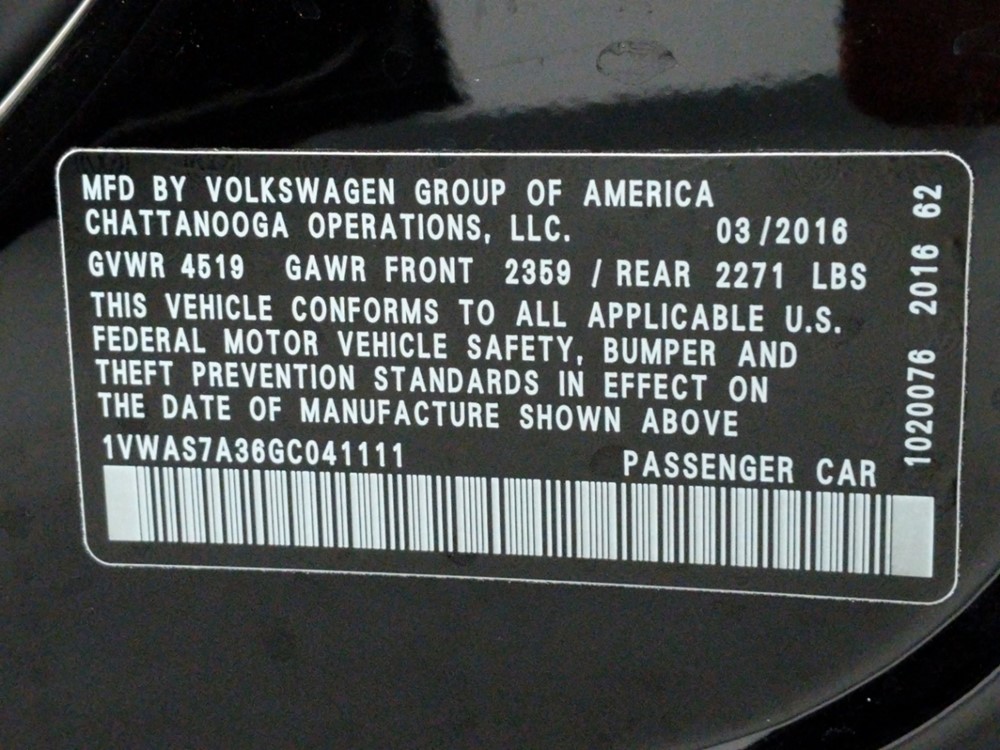 2016 Volkswagen Passat - VIN Plate