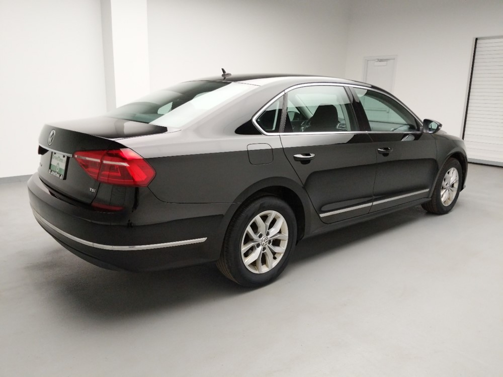 2016 Volkswagen Passat - Passenger Rear Side