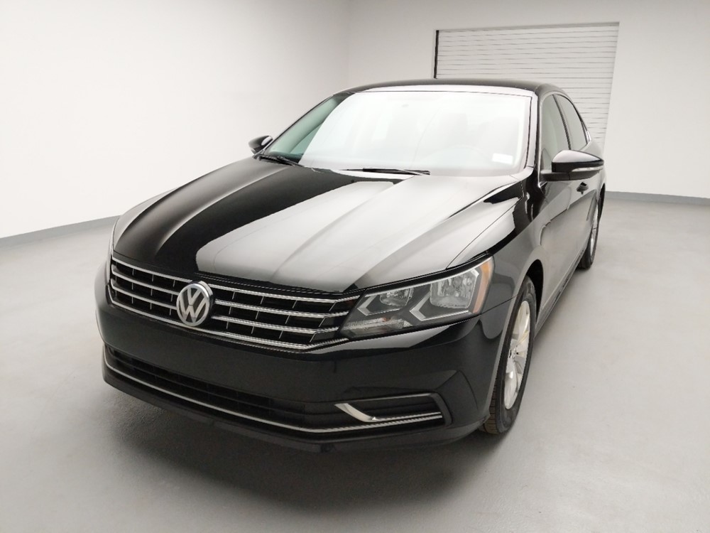2016 Volkswagen Passat - Driver Front Hood