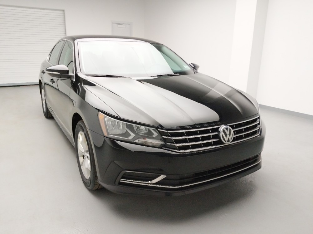 2016 Volkswagen Passat - Passenger Front Hood