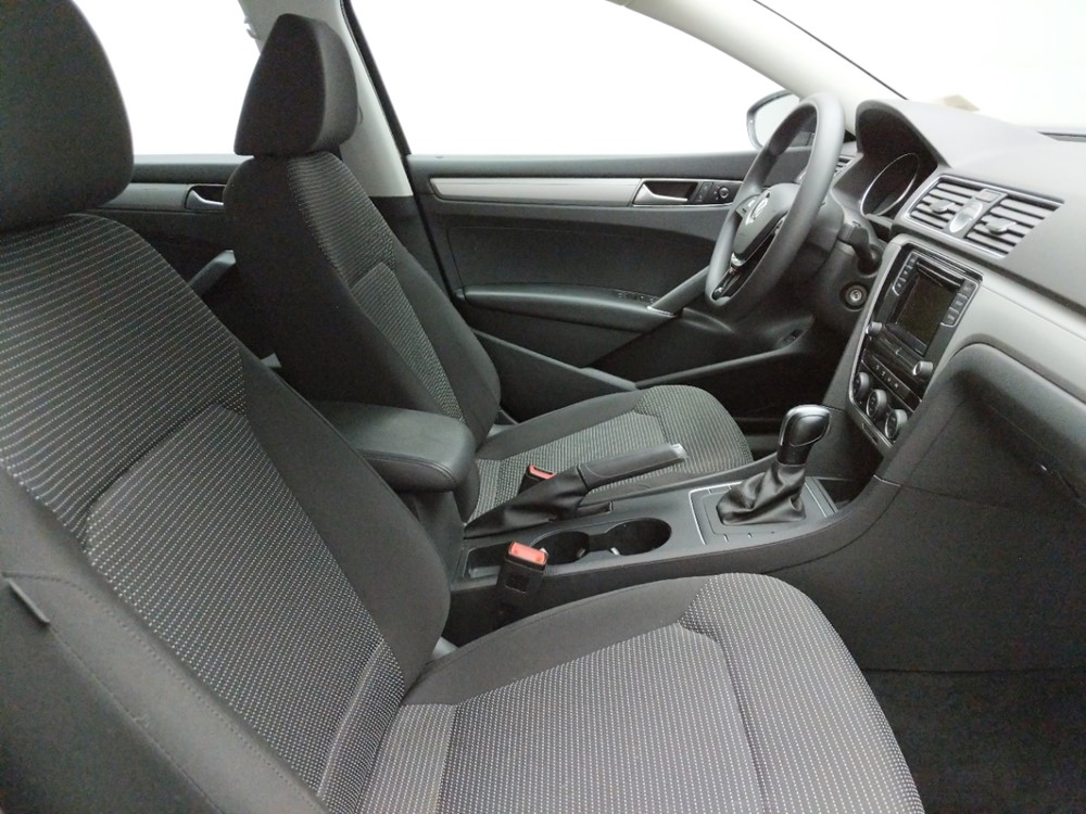 2016 Volkswagen Passat - Passenger Front Seat