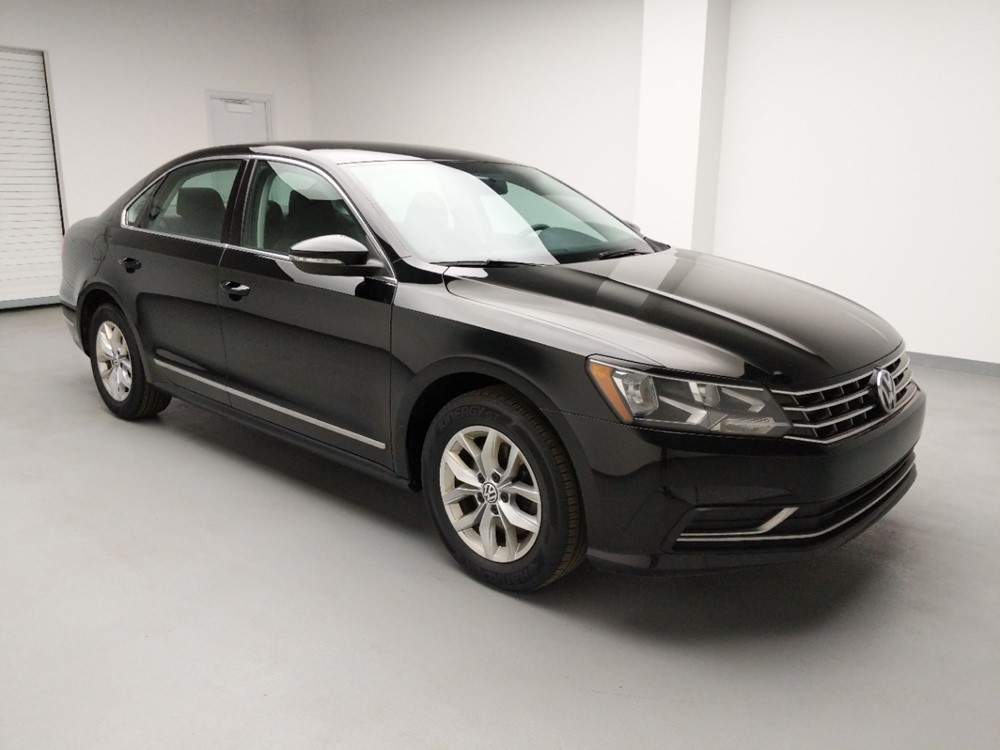 2016 Volkswagen Passat - Passenger Front Side