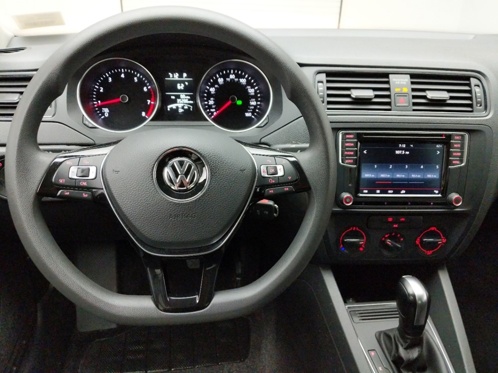2016 Volkswagen Jetta - Driver Dash