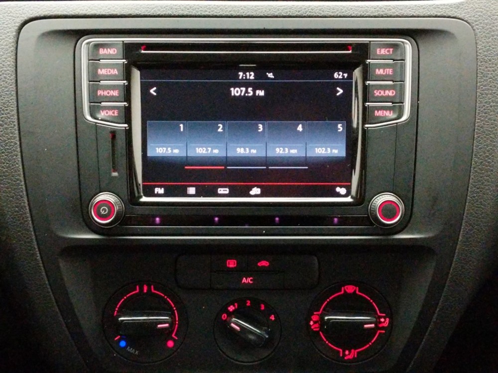 2016 Volkswagen Jetta - Stereo Package