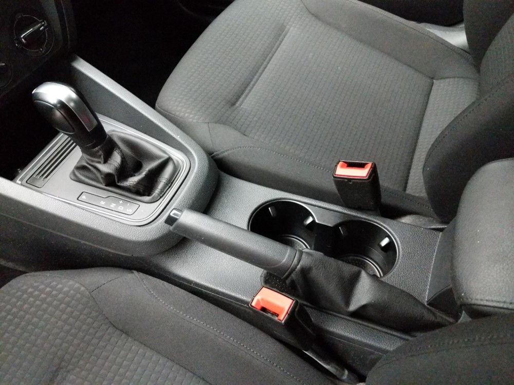 2016 Volkswagen Jetta - Center Console/Cup Holders