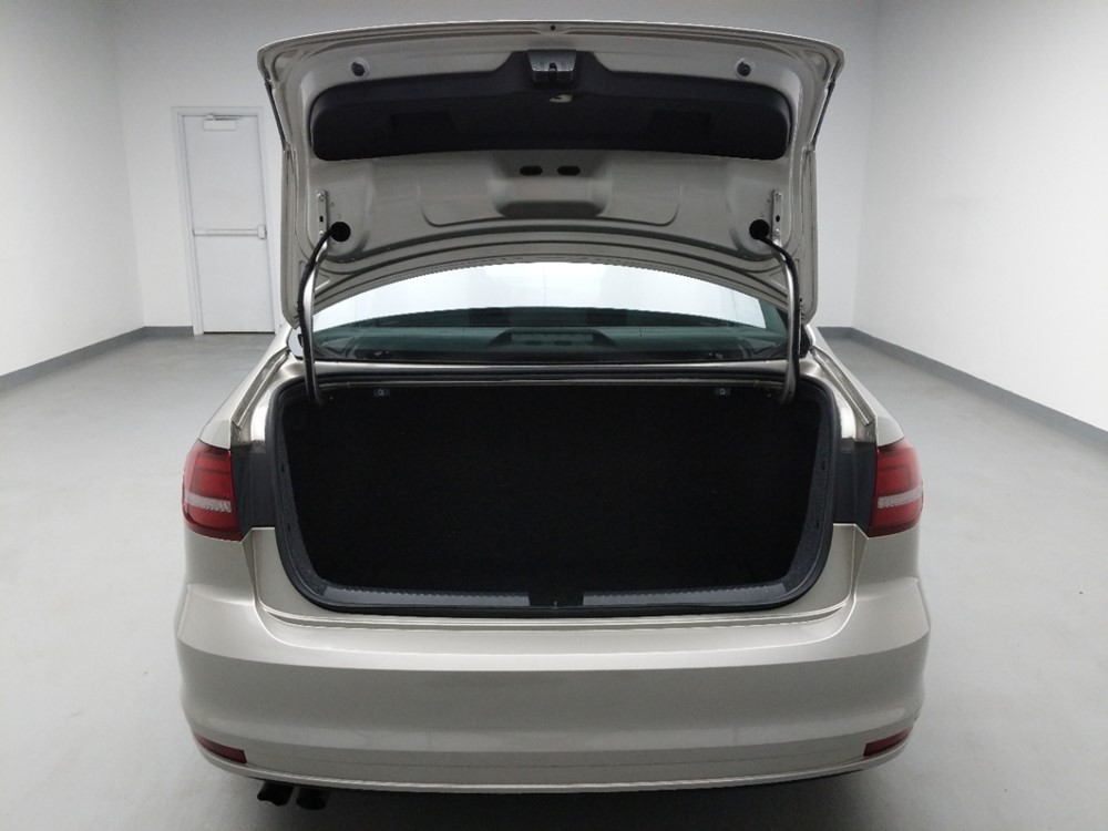 2016 Volkswagen Jetta - Trunk
