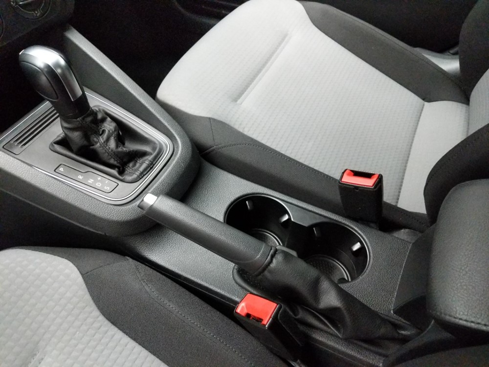 2017 Volkswagen Jetta - Center Console/Cup Holders