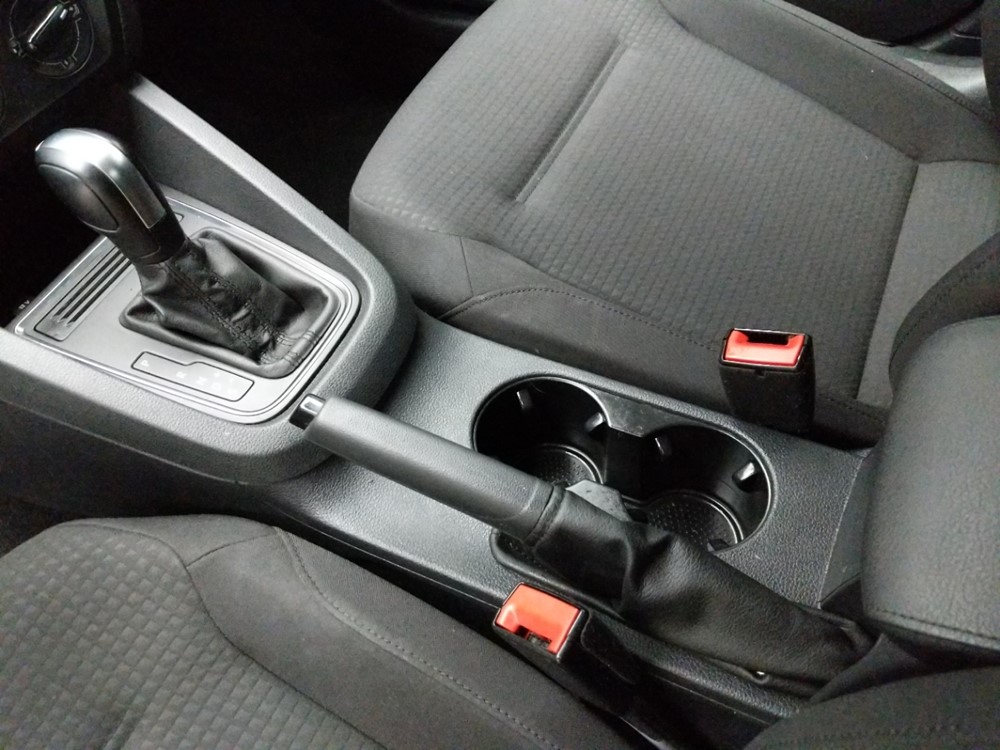 2016 Volkswagen Jetta - Center Console/Cup Holders