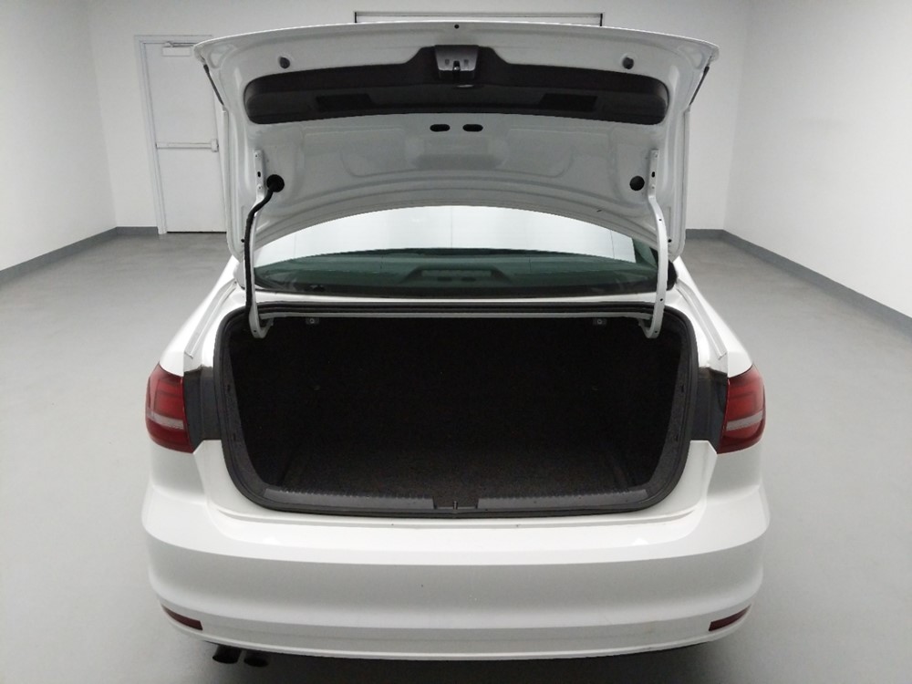 2016 Volkswagen Jetta - Trunk