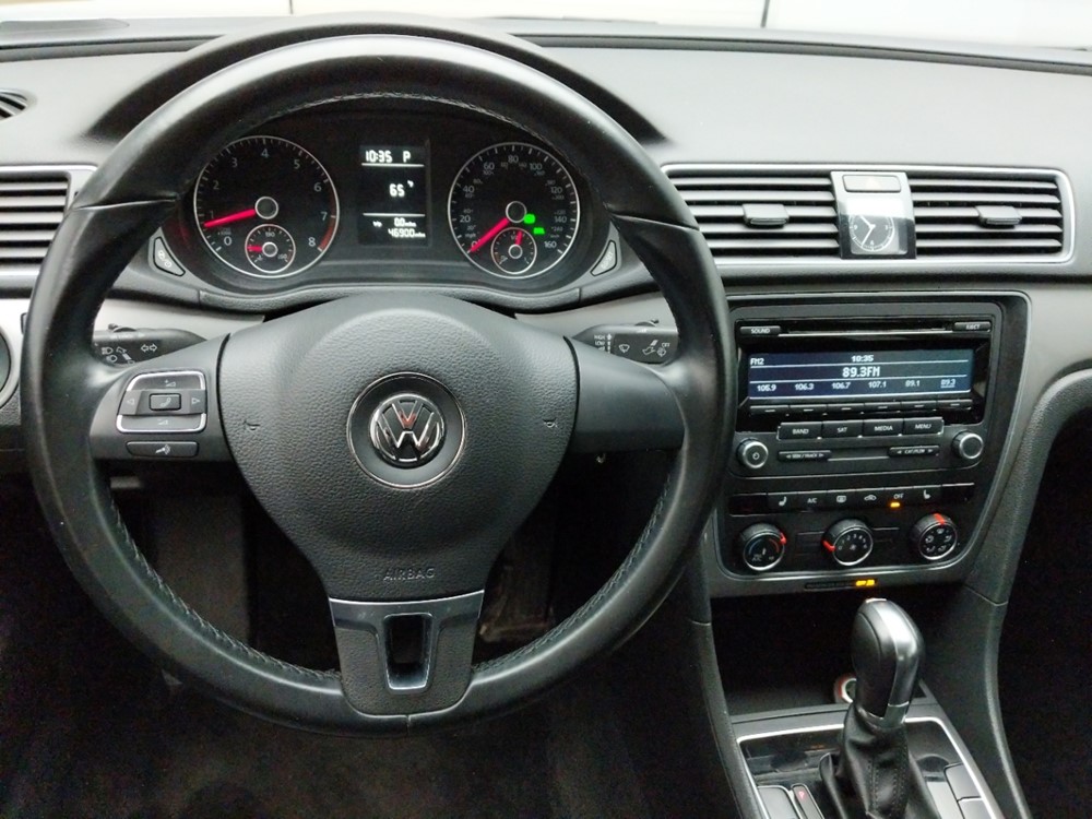 2014 Volkswagen Passat - Driver Dash