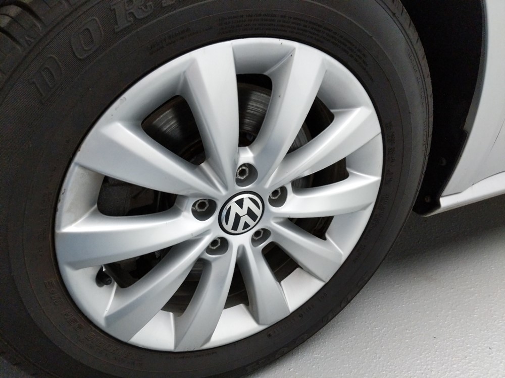 2014 Volkswagen Passat - Wheel