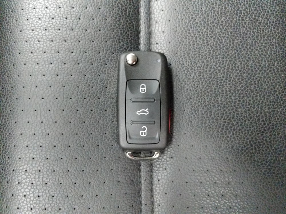 2014 Volkswagen Passat - Keys