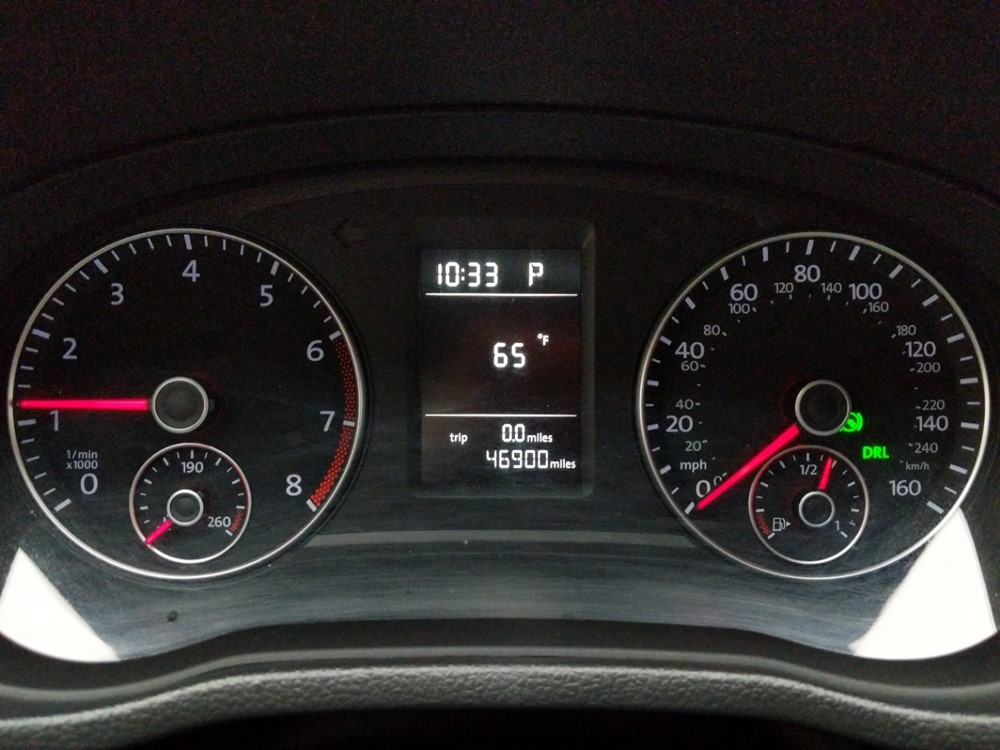 2014 Volkswagen Passat - Odometer Close Up